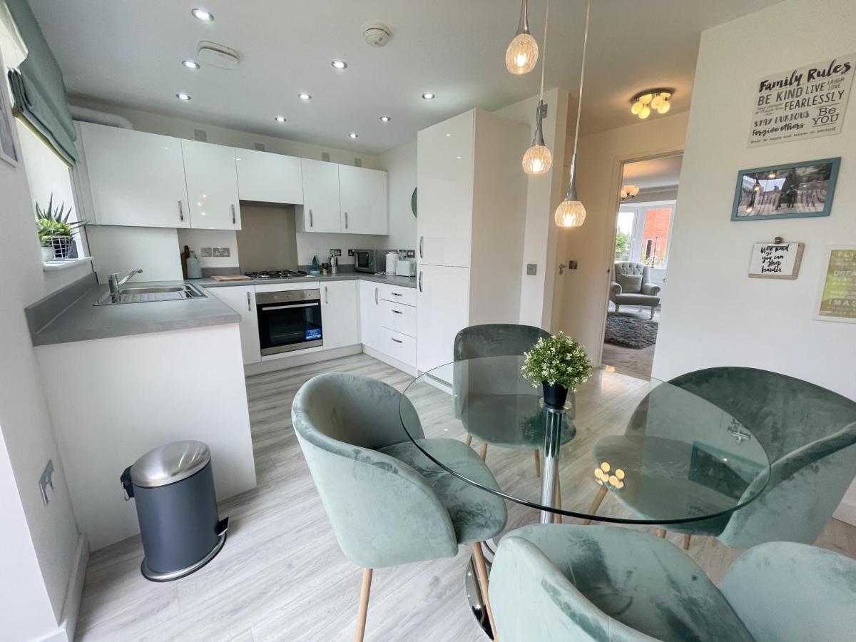Newly Developed 3 Bedroom Home グラスゴー エクステリア 写真