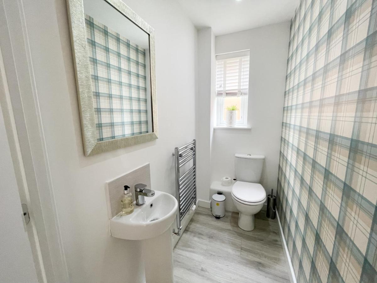 Newly Developed 3 Bedroom Home グラスゴー エクステリア 写真