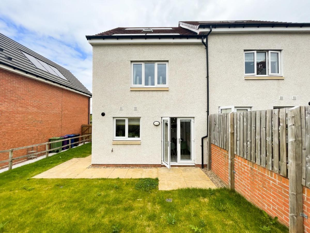 Newly Developed 3 Bedroom Home グラスゴー エクステリア 写真